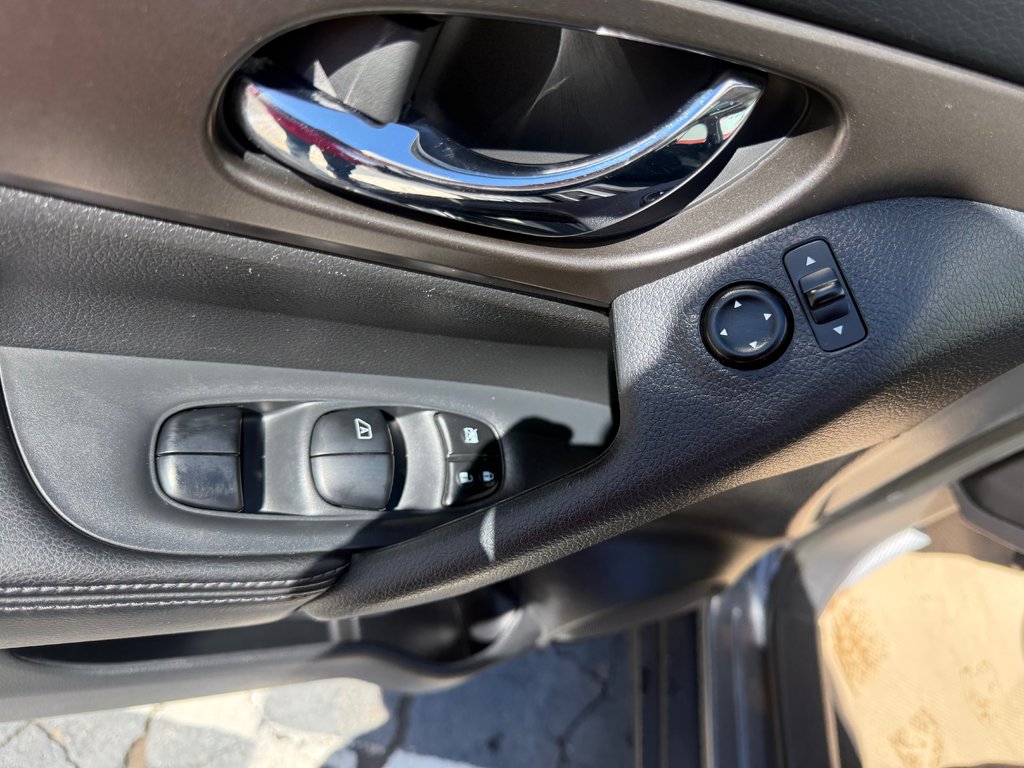 Nissan ROGUE SV, Keyless entry, BLUETOOTH, Cruise control 2016 à Kentville, Nouvelle-Écosse - 8 - w1024h768px