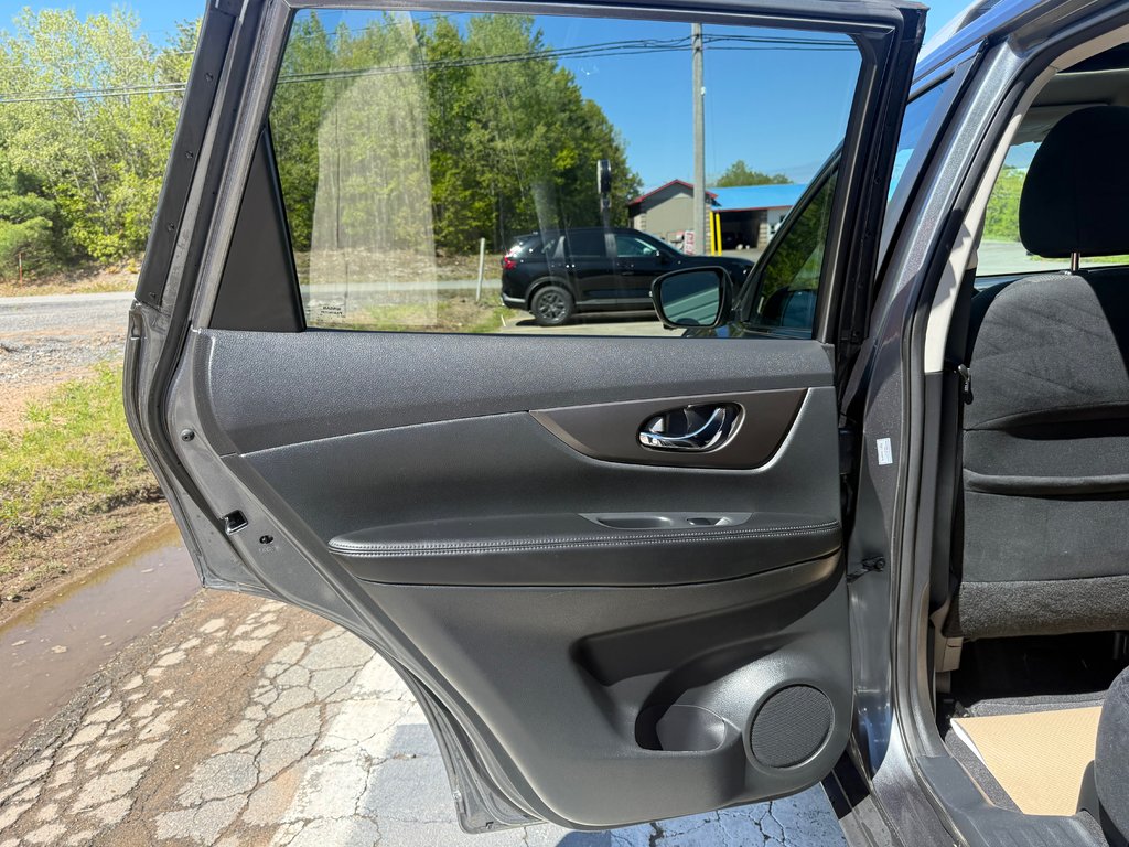 Nissan ROGUE SV, Keyless entry, BLUETOOTH, Cruise control 2016 à Kentville, Nouvelle-Écosse - 14 - w1024h768px