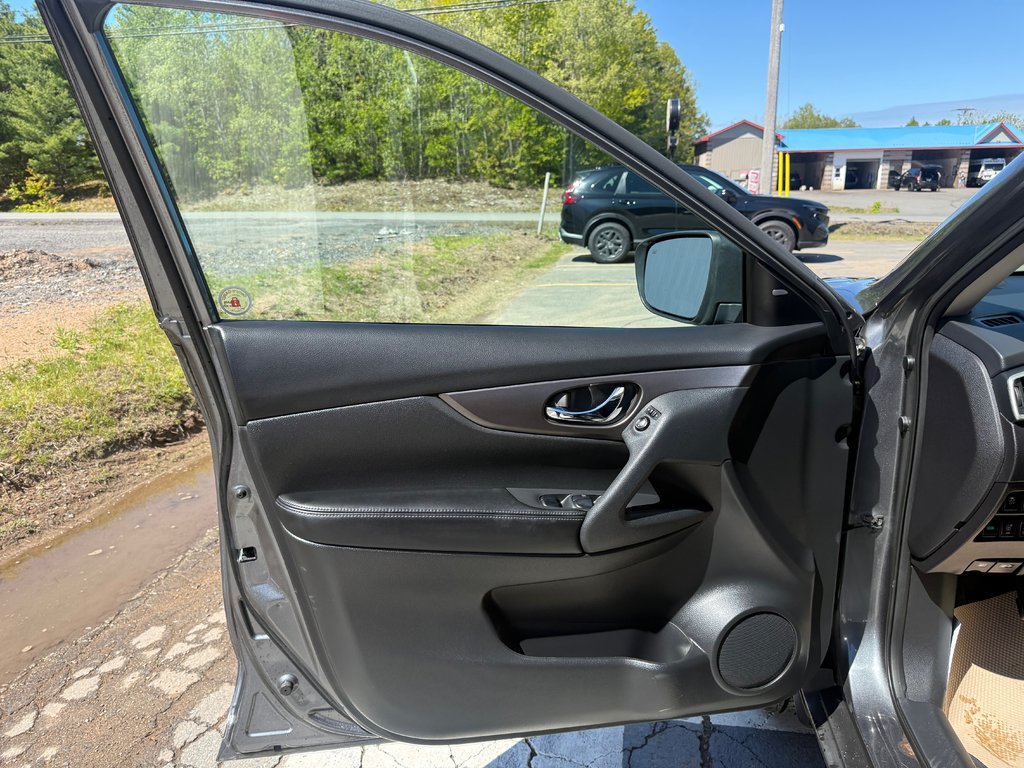 Nissan ROGUE SV, Keyless entry, BLUETOOTH, Cruise control 2016 à Kentville, Nouvelle-Écosse - 7 - w1024h768px