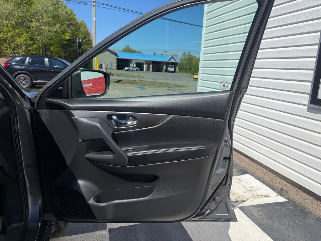 Nissan ROGUE SV, Keyless entry, BLUETOOTH, Cruise control 2016 à Kentville, Nouvelle-Écosse - 19 - w1024h768px