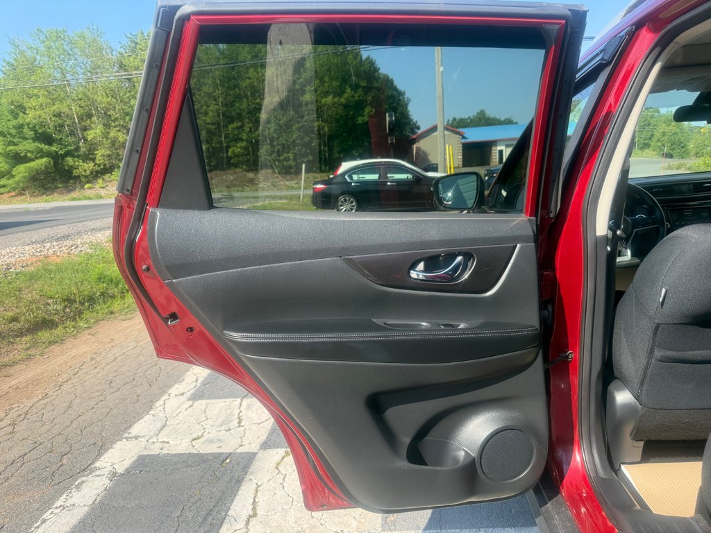 2019 Nissan ROGUE SV, keyless entry, Remote Start, Bluetooth in Kentville, Nova Scotia - 14 - w1024h768px