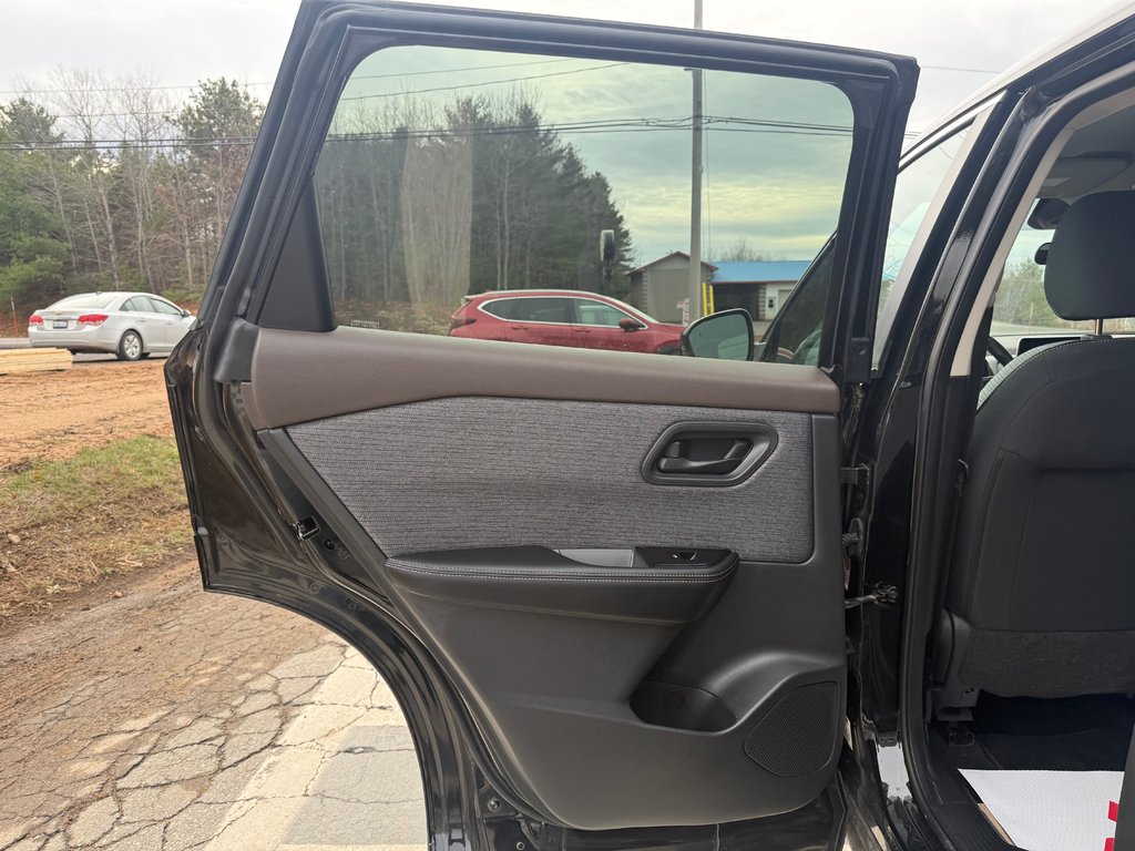 Nissan Rogue S, keyless entry, backup cam, nav 2021 à Kentville, Nouvelle-Écosse - 14 - w1024h768px