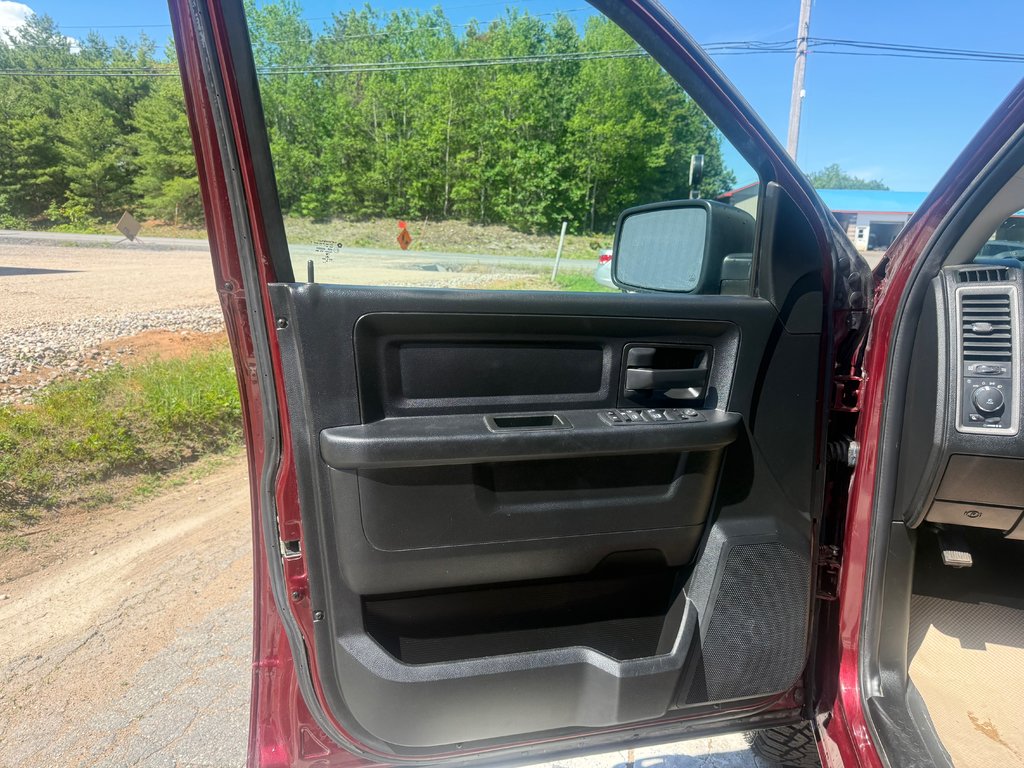 2019 Ram 1500 CLASSIC Express, keyless entry, Remote Start, Bluetooth in COLDBROOK, Nova Scotia - 7 - w1024h768px