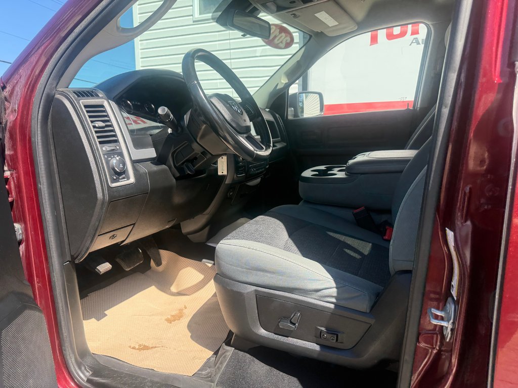 2019 Ram 1500 CLASSIC Express, keyless entry, Remote Start, Bluetooth in COLDBROOK, Nova Scotia - 9 - w1024h768px