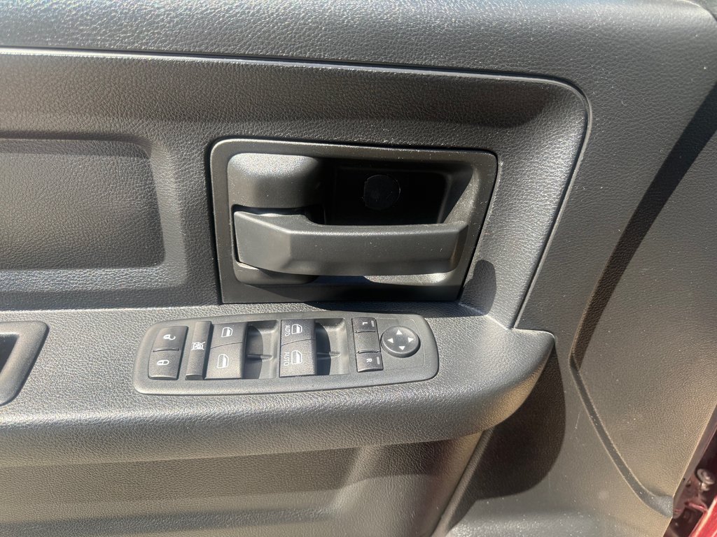 2019 Ram 1500 CLASSIC Express, keyless entry, Remote Start, Bluetooth in COLDBROOK, Nova Scotia - 8 - w1024h768px