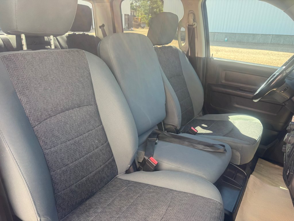 2019 Ram 1500 CLASSIC Express, keyless entry, Remote Start, Bluetooth in COLDBROOK, Nova Scotia - 20 - w1024h768px