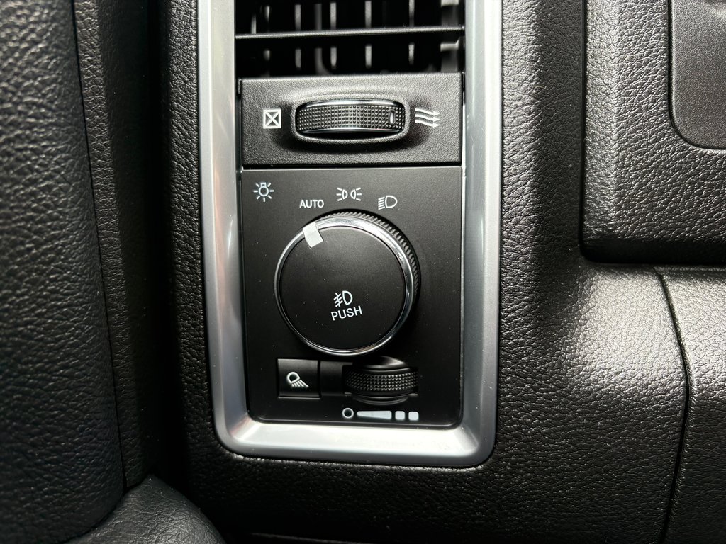 2021 Ram 1500 Classic Warlock - 4x4, sunroof, power and heated seats in COLDBROOK, Nova Scotia - 8 - w1024h768px