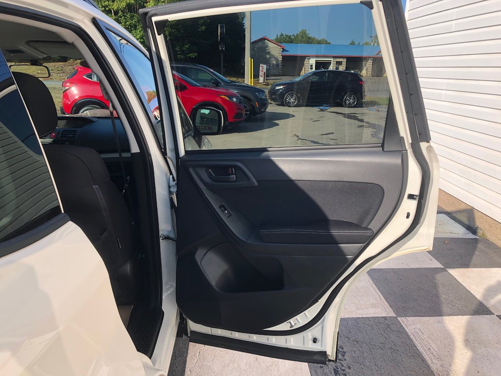 Subaru Forester - heated seats - all wheel drive - 2015 à COLDBROOK, Nouvelle-Écosse - 5 - w1024h768px