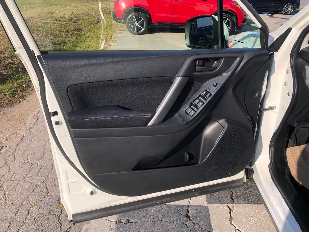 Subaru Forester - heated seats - all wheel drive - 2015 à COLDBROOK, Nouvelle-Écosse - 11 - w1024h768px