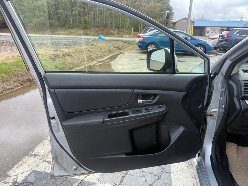 2014 Subaru IMPREZA 2.0i w/Limited Pkg, 5SPEED MANUAL, backup camera in Kentville, Nova Scotia - 7 - w1024h768px