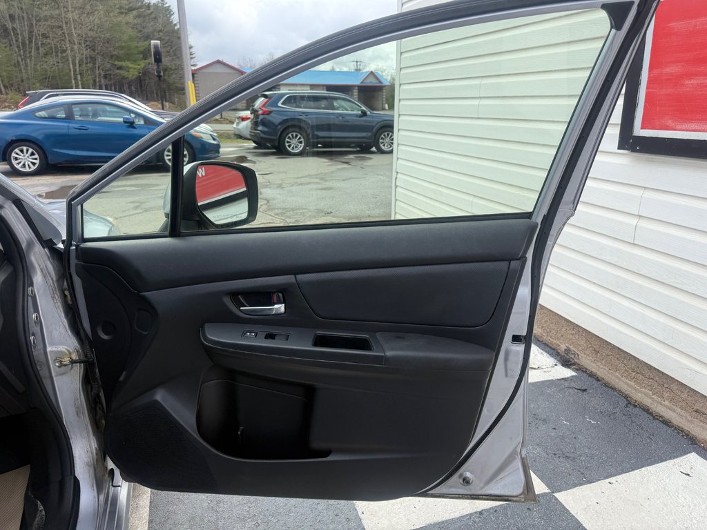 2014 Subaru IMPREZA 2.0i w/Limited Pkg, 5SPEED MANUAL, backup camera in Kentville, Nova Scotia - 20 - w1024h768px