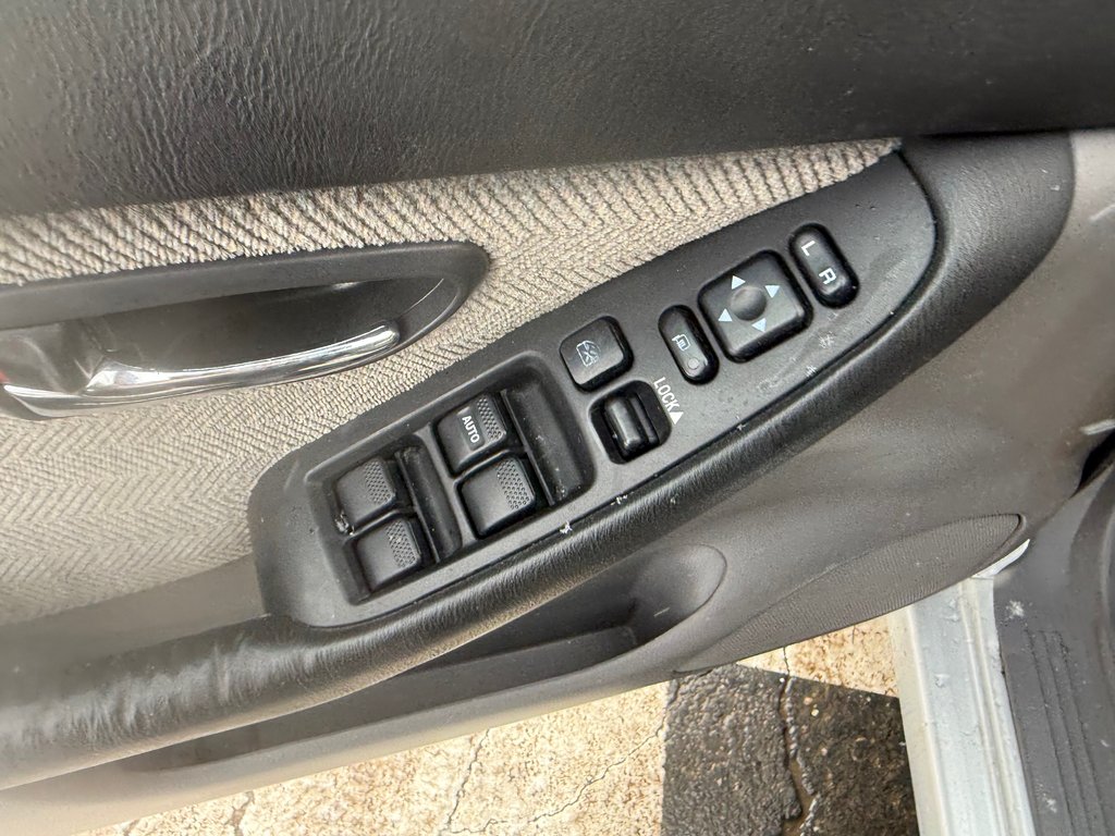 2002 Subaru LEGACY L in Kentville, Nova Scotia - 8 - w1024h768px