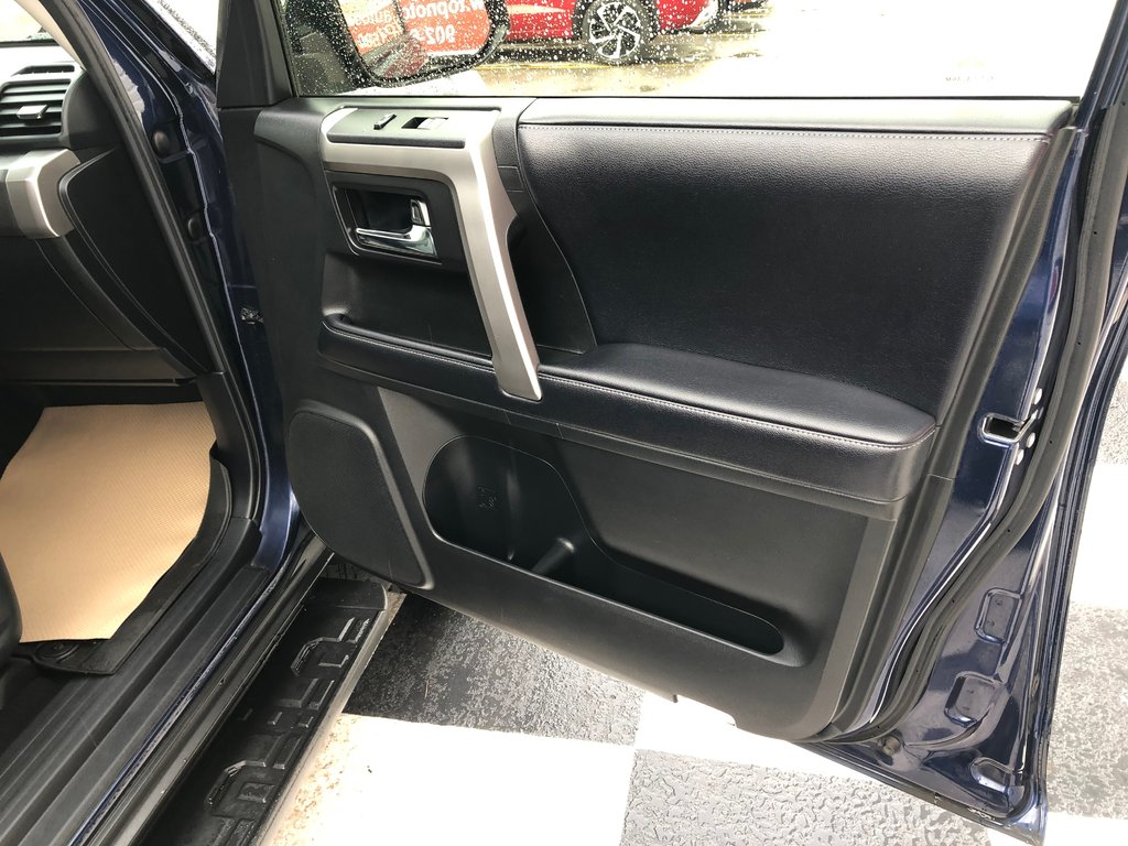 2019 Toyota 4Runner SR5 - Third Row Seating, Reverse Camera, Sunroof in Kentville, Nova Scotia - 24 - w1024h768px