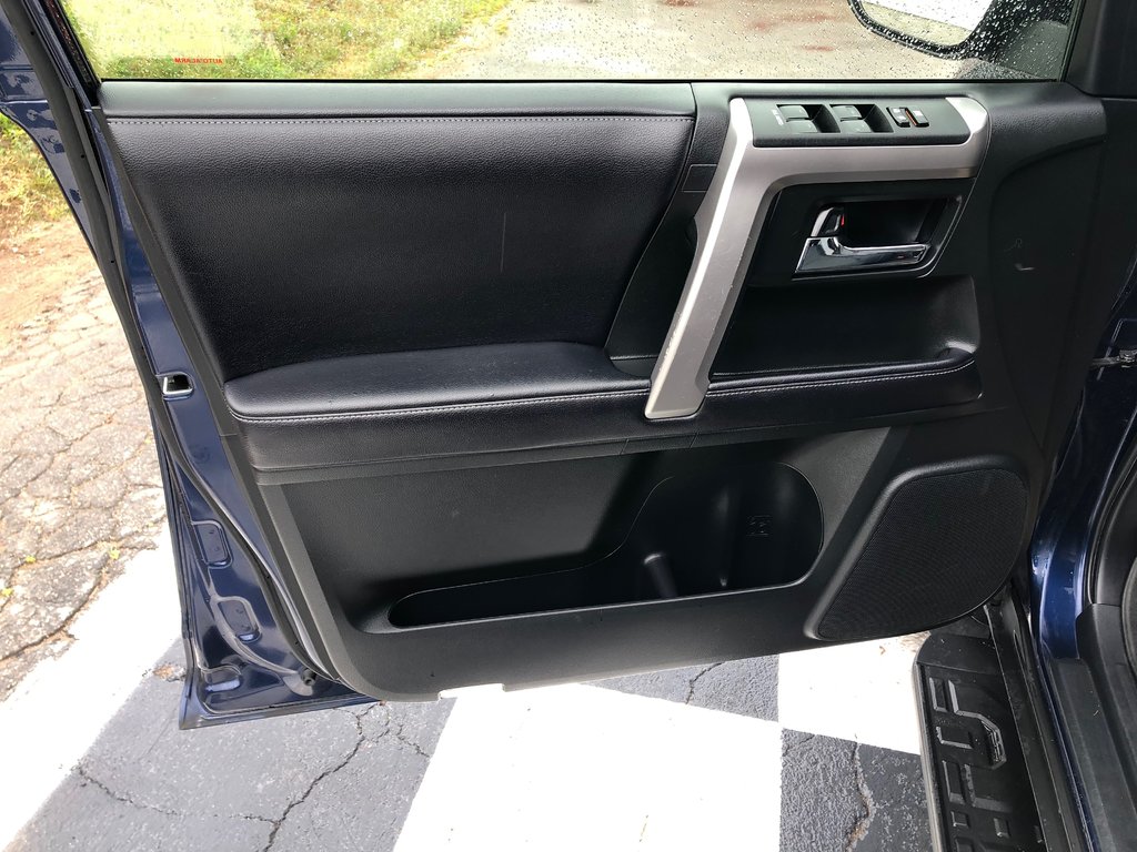 2019 Toyota 4Runner SR5 - Third Row Seating, Reverse Camera, Sunroof in Kentville, Nova Scotia - 10 - w1024h768px