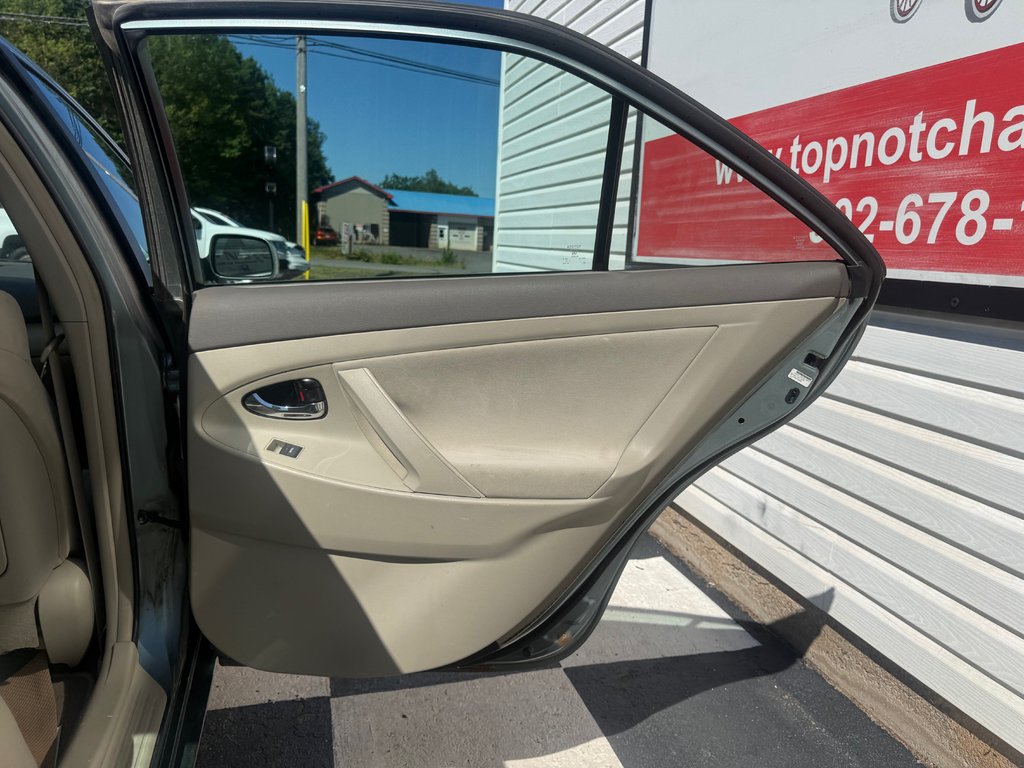 2010 Toyota CAMRY/SE/LE/XLE LE, keyless entry, Cruise control, MP3 in Kentville, Nova Scotia - 16 - w1024h768px
