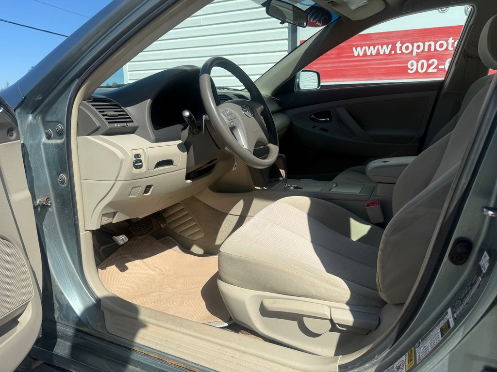 2010 Toyota CAMRY/SE/LE/XLE LE, keyless entry, Cruise control, MP3 in Kentville, Nova Scotia - 9 - w1024h768px