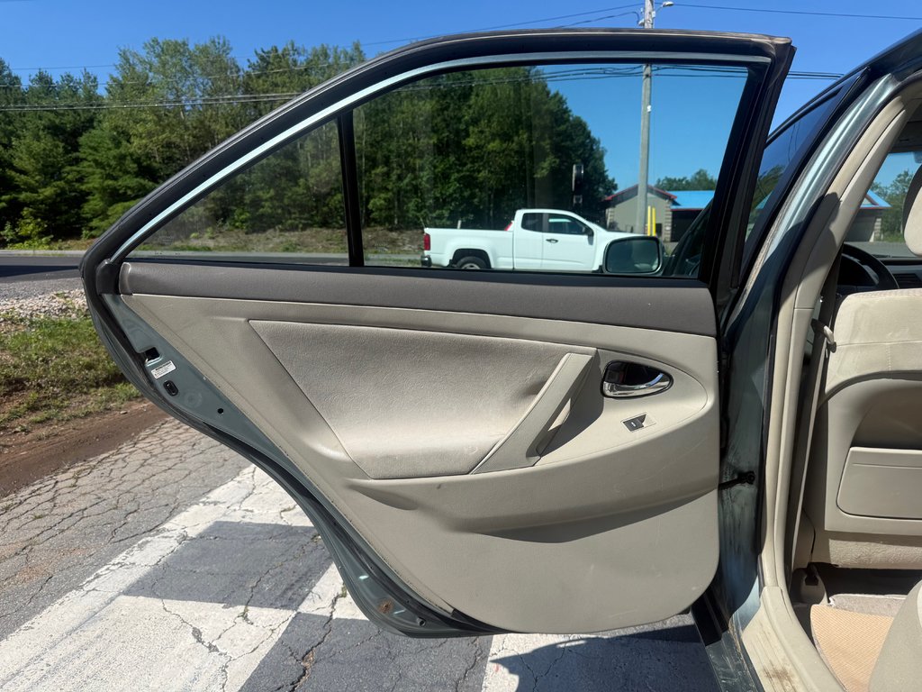 2010 Toyota CAMRY/SE/LE/XLE LE, keyless entry, Cruise control, MP3 in Kentville, Nova Scotia - 13 - w1024h768px
