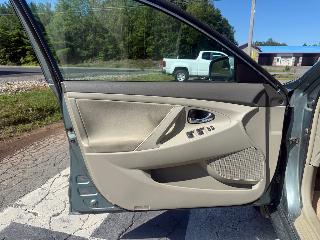 2010 Toyota CAMRY/SE/LE/XLE LE, keyless entry, Cruise control, MP3 in Kentville, Nova Scotia - 7 - w1024h768px
