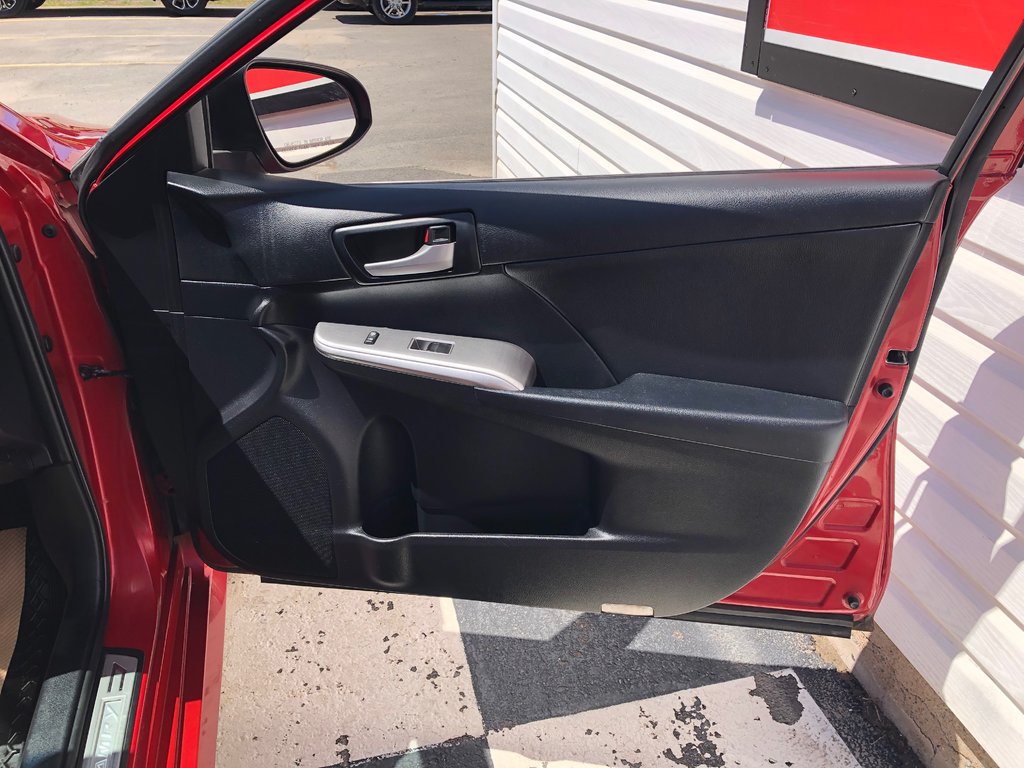 2013 Toyota Camry SE - power seats. reverse camera, bluetooth, a/c in Kentville, Nova Scotia - 22 - w1024h768px