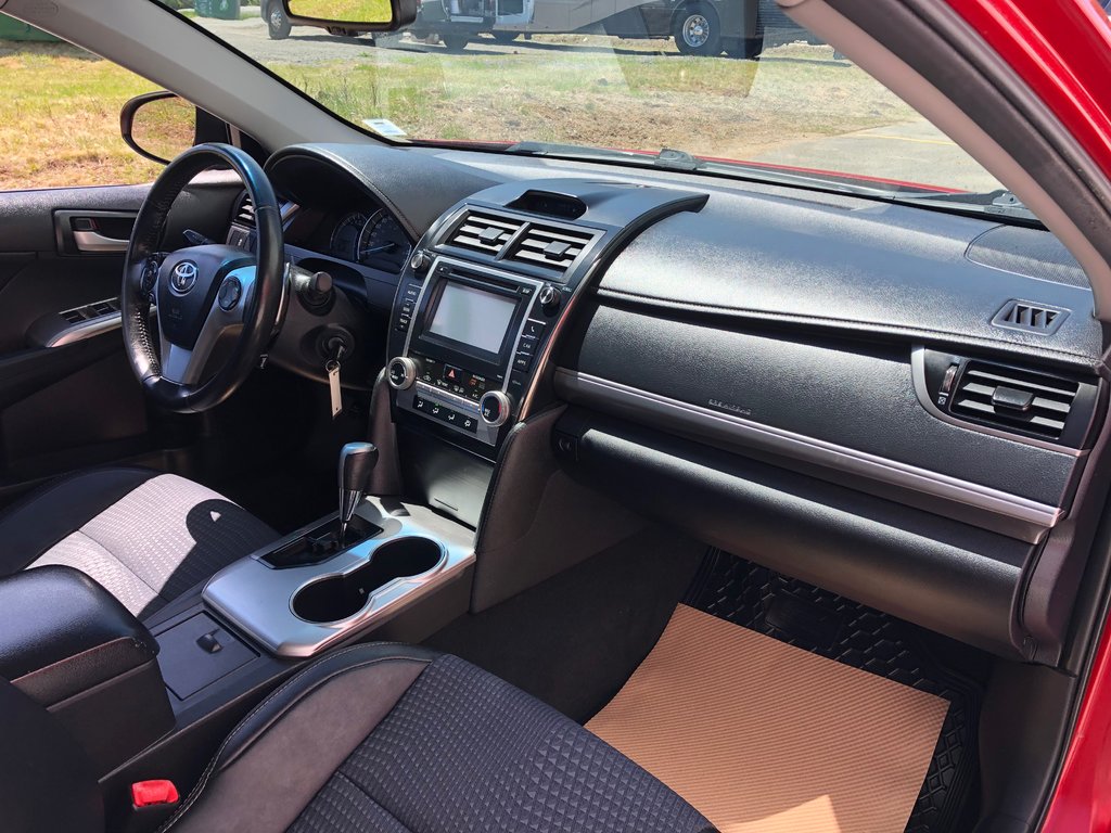 2013 Toyota Camry SE - power seats. reverse camera, bluetooth, a/c in Kentville, Nova Scotia - 23 - w1024h768px