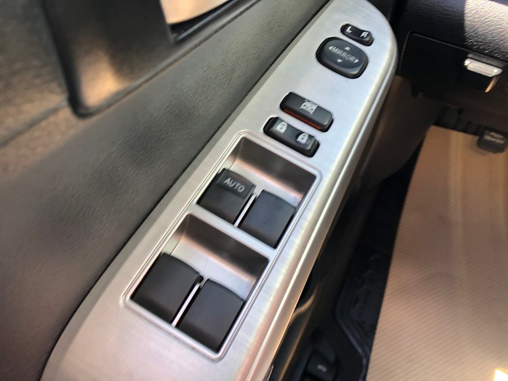 2013 Toyota Camry SE - power seats. reverse camera, bluetooth, a/c in Kentville, Nova Scotia - 7 - w1024h768px