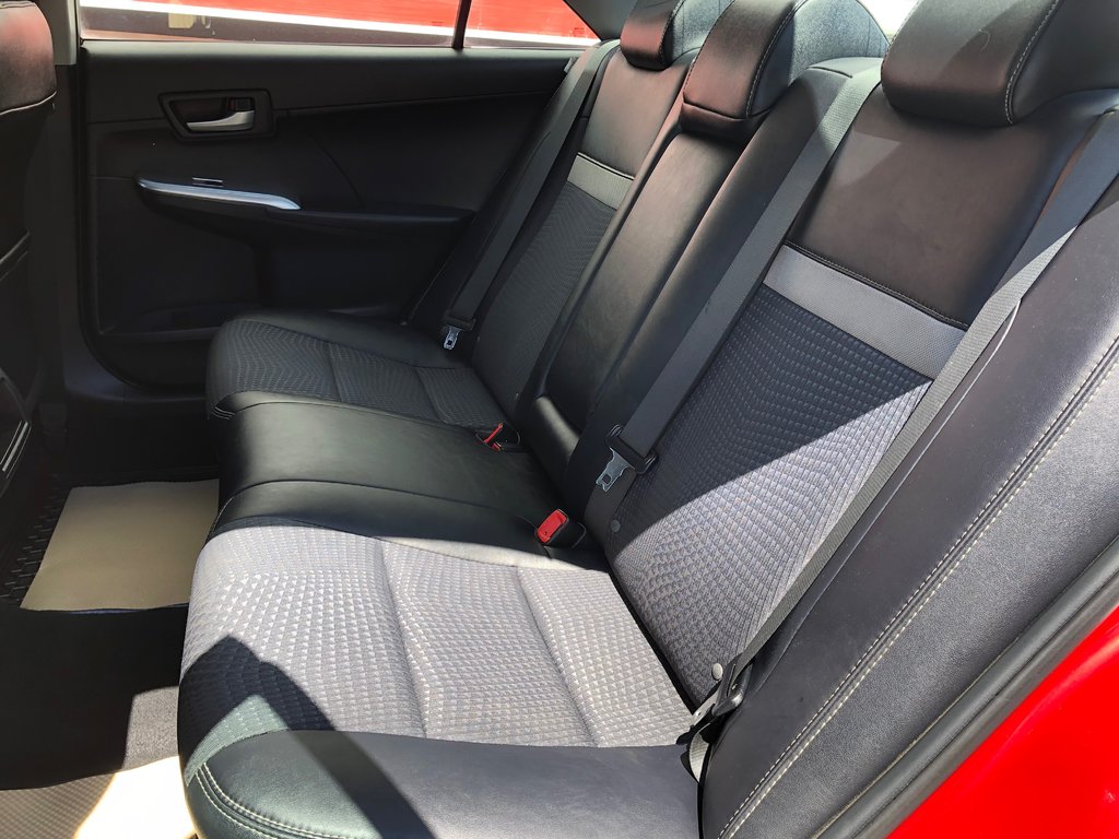 2013 Toyota Camry SE - power seats. reverse camera, bluetooth, a/c in Kentville, Nova Scotia - 18 - w1024h768px