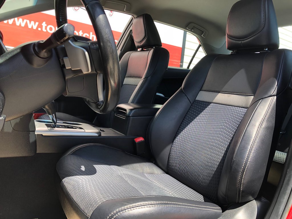 2013 Toyota Camry SE - power seats. reverse camera, bluetooth, a/c in Kentville, Nova Scotia - 15 - w1024h768px