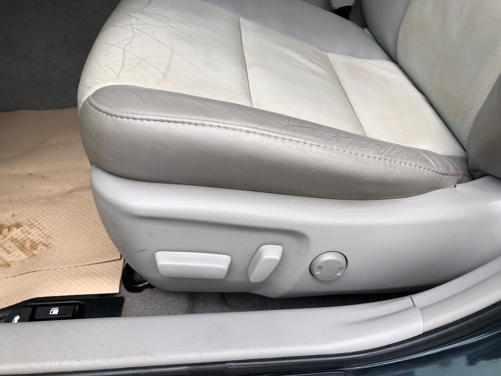 2014 Toyota Camry XLE- Full leather, Heated seats, Sunroof in Kentville, Nova Scotia - 18 - w1024h768px