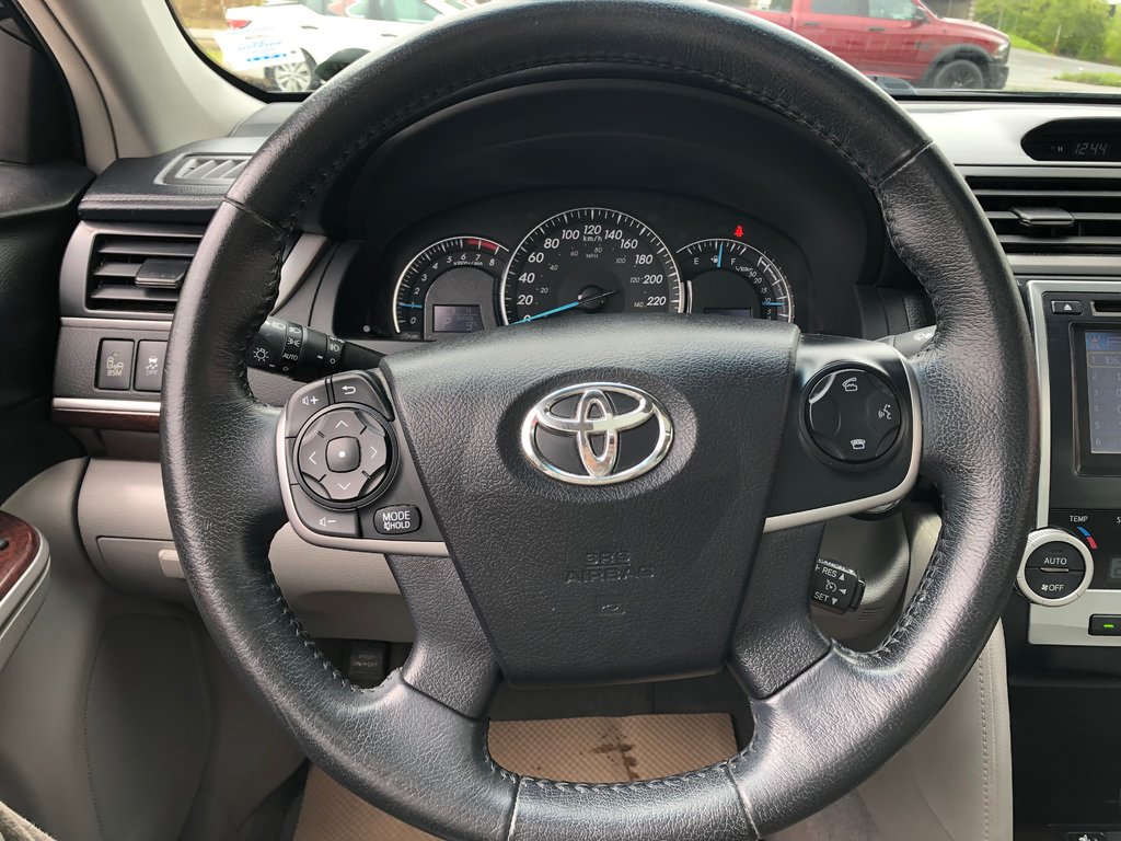 2014 Toyota Camry XLE- Full leather, Heated seats, Sunroof in Kentville, Nova Scotia - 9 - w1024h768px