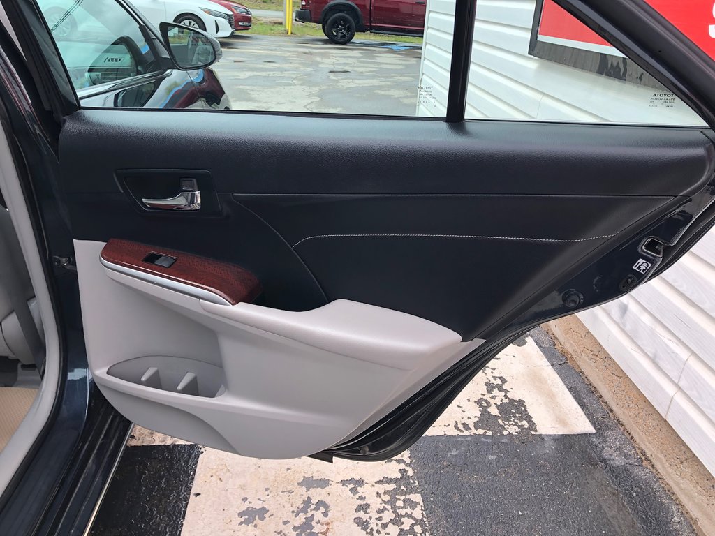 2014 Toyota Camry XLE- Full leather, Heated seats, Sunroof in Kentville, Nova Scotia - 23 - w1024h768px