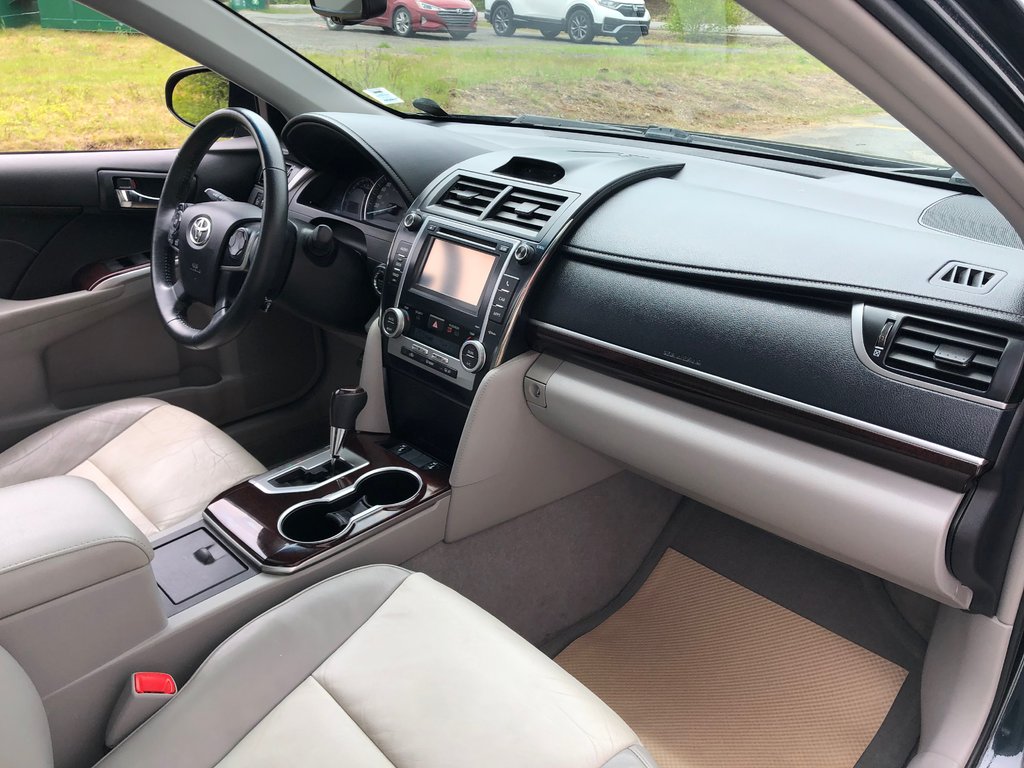 2014 Toyota Camry XLE- Full leather, Heated seats, Sunroof in Kentville, Nova Scotia - 25 - w1024h768px