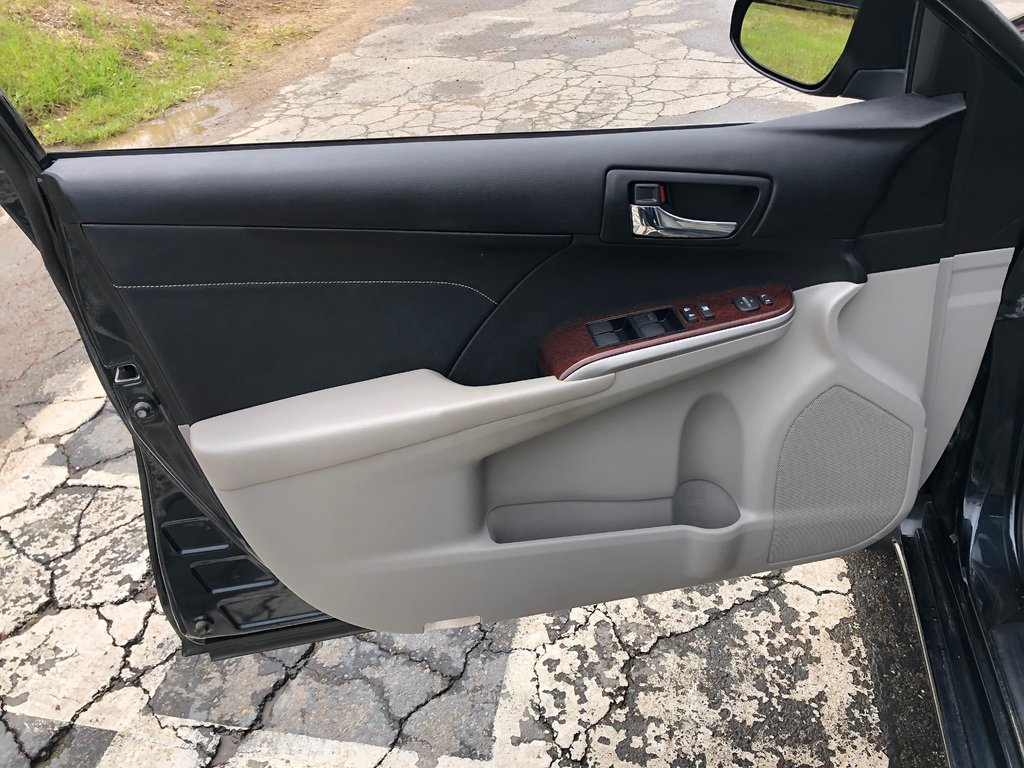 2014 Toyota Camry XLE- Full leather, Heated seats, Sunroof in Kentville, Nova Scotia - 19 - w1024h768px