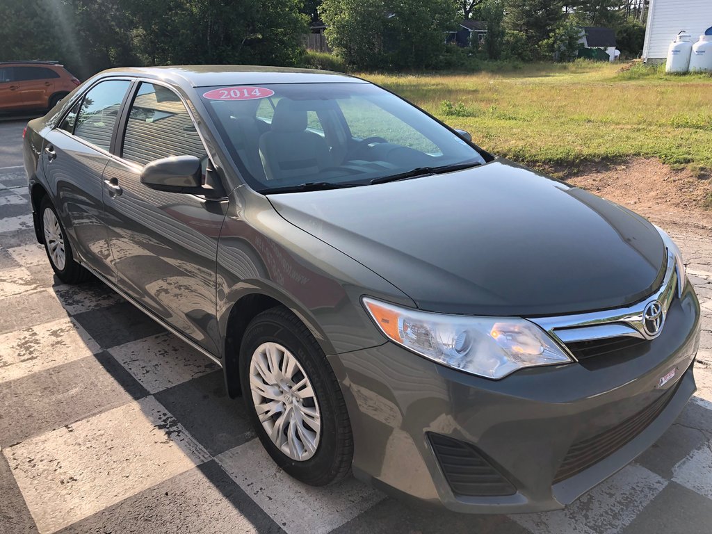 2014 Toyota Camry LE - low kms, reverse camera, hands free, cruise in COLDBROOK, Nova Scotia - 3 - w1024h768px