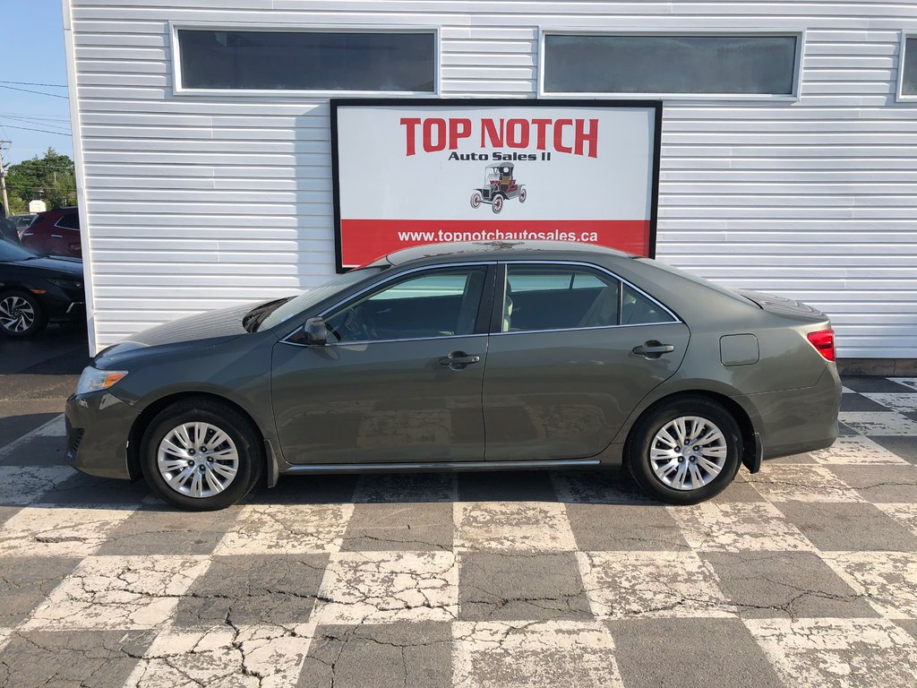 2014 Toyota Camry LE - low kms, reverse camera, hands free, cruise in COLDBROOK, Nova Scotia - 22 - w1024h768px
