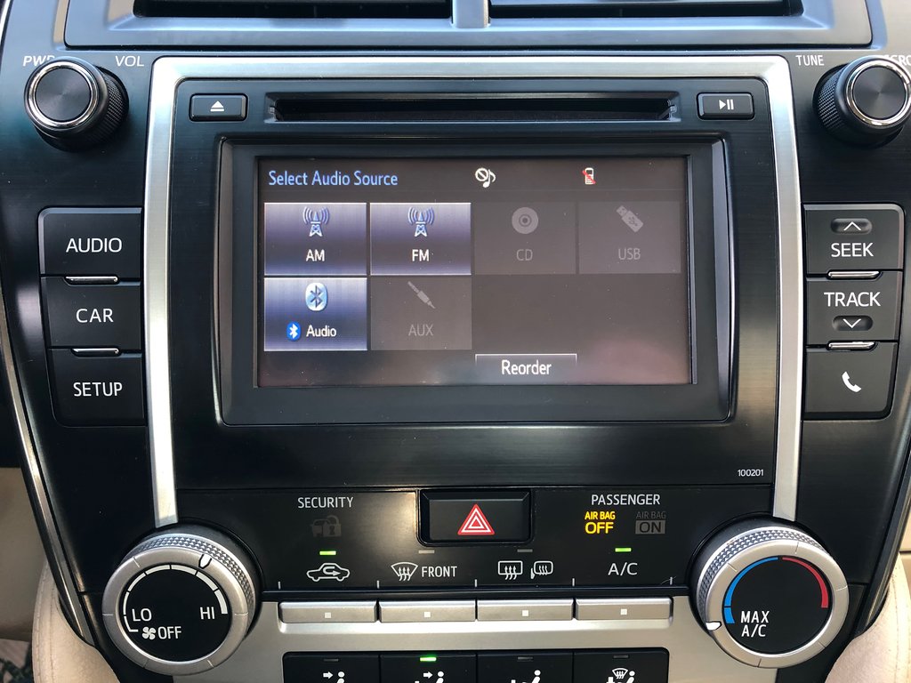 2014 Toyota Camry LE - low kms, reverse camera, hands free, cruise in COLDBROOK, Nova Scotia - 11 - w1024h768px