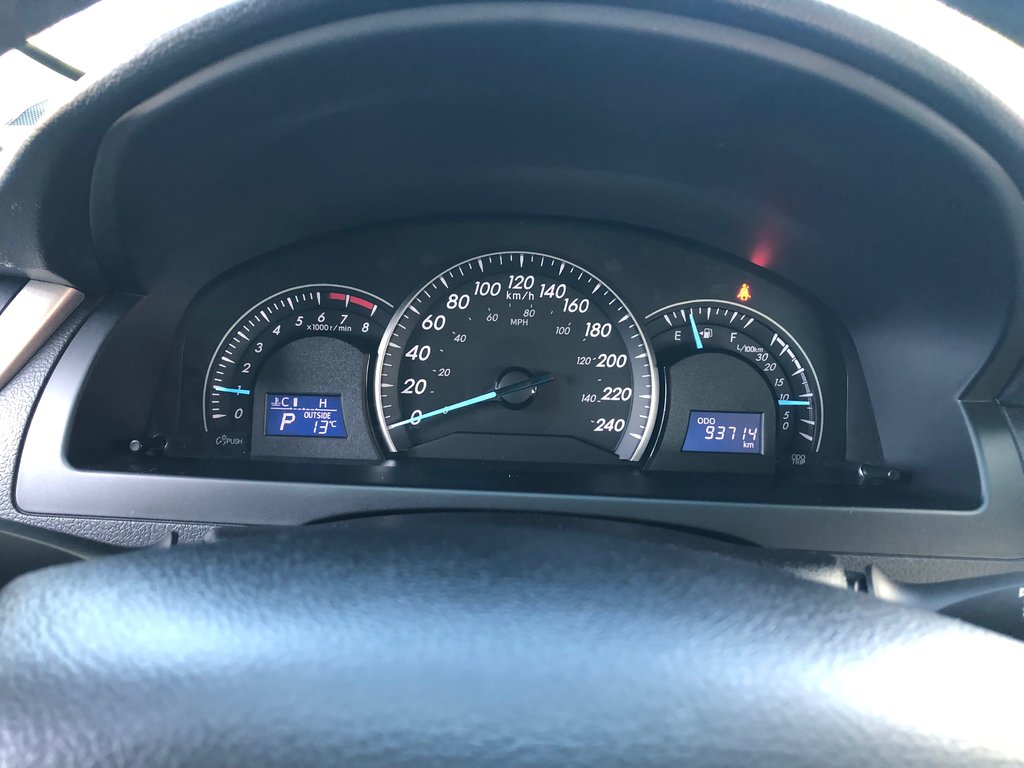 2014 Toyota Camry LE - low kms, reverse camera, hands free, cruise in COLDBROOK, Nova Scotia - 10 - w1024h768px