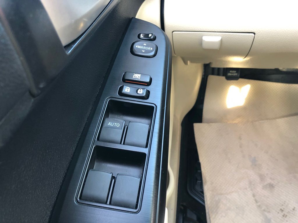 2014 Toyota Camry LE - low kms, reverse camera, hands free, cruise in COLDBROOK, Nova Scotia - 7 - w1024h768px