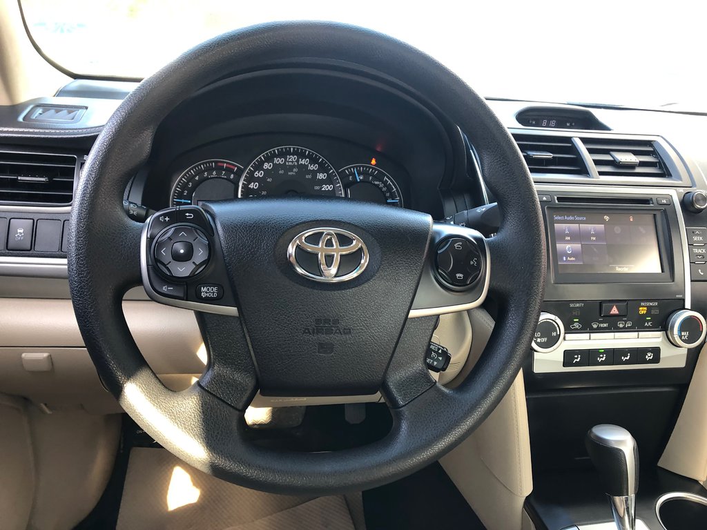 2014 Toyota Camry LE - low kms, reverse camera, hands free, cruise in COLDBROOK, Nova Scotia - 9 - w1024h768px