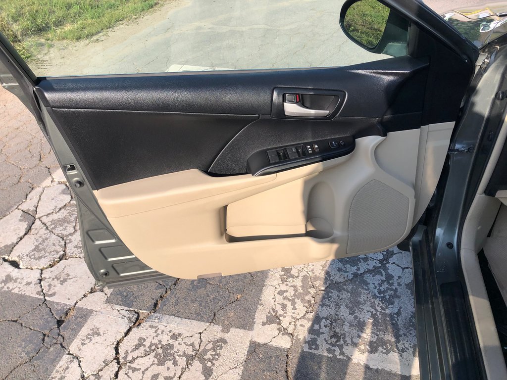 2014 Toyota Camry LE - low kms, reverse camera, hands free, cruise in COLDBROOK, Nova Scotia - 14 - w1024h768px
