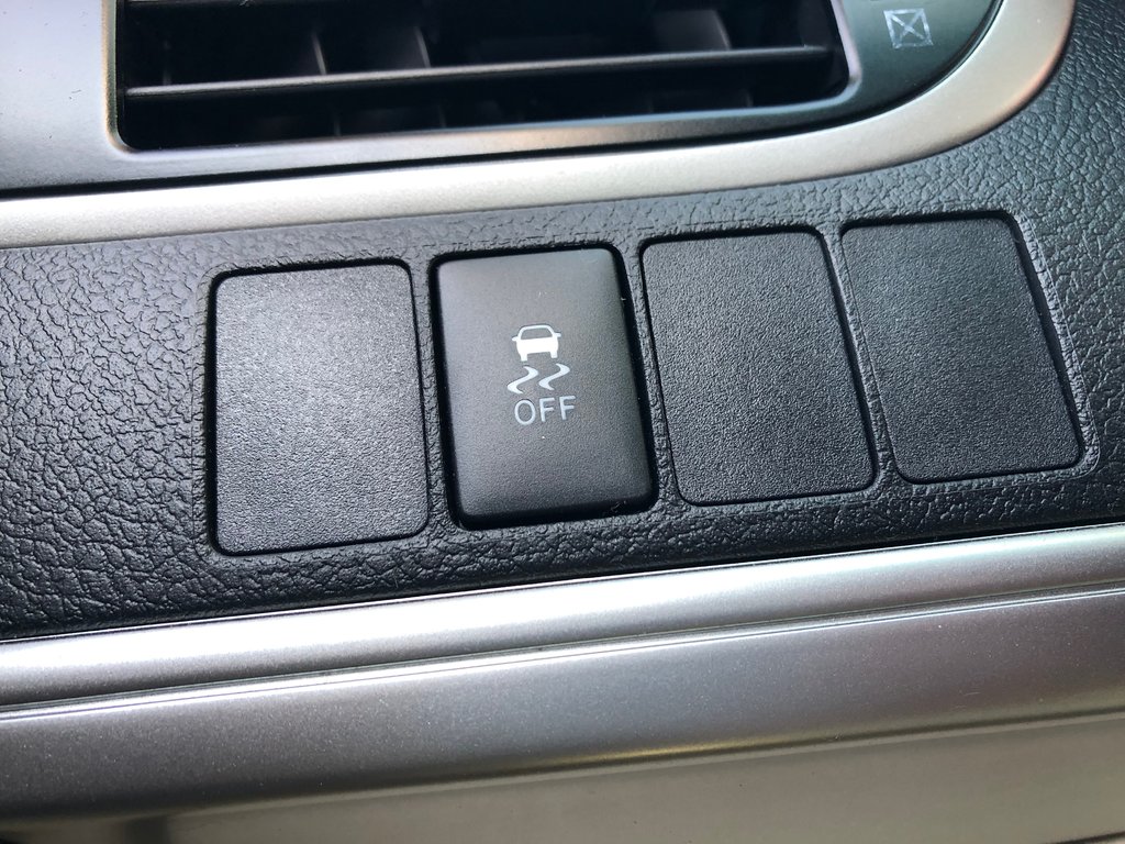 2014 Toyota Camry LE - low kms, reverse camera, hands free, cruise in COLDBROOK, Nova Scotia - 8 - w1024h768px