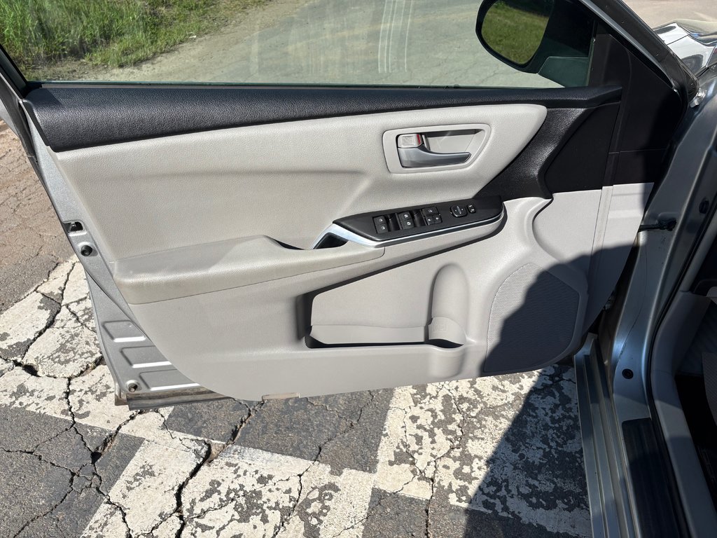 2016 Toyota Camry LE - hands free, cruise control, reverse camera in Kentville, Nova Scotia - 15 - w1024h768px