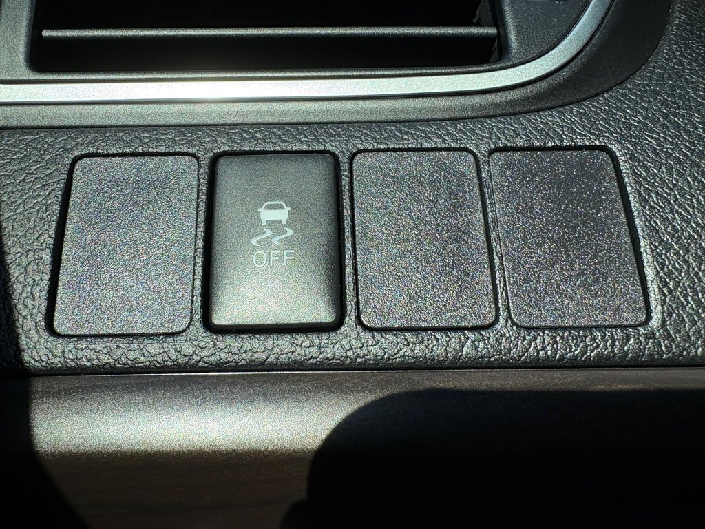 2016 Toyota Camry LE - hands free, cruise control, reverse camera in Kentville, Nova Scotia - 8 - w1024h768px