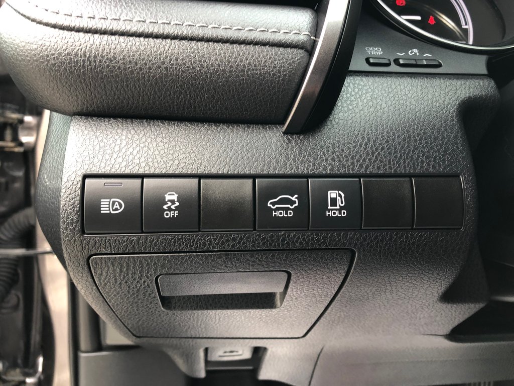 2020 Toyota Camry Hybrid LE - Reverse Camera, Push Start, Power Windows in Kentville, Nova Scotia - 9 - w1024h768px