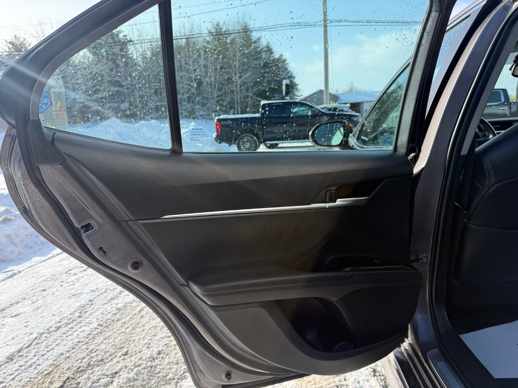 2020 Toyota Camry Hybrid SE, keyless entry, backup camera, Bluetooth in COLDBROOK, Nova Scotia - 14 - w1024h768px