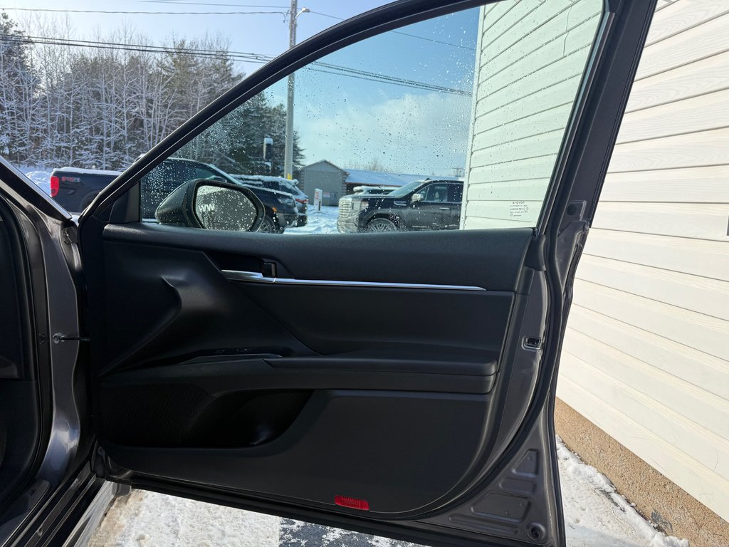 2020 Toyota Camry Hybrid SE, keyless entry, backup camera, Bluetooth in COLDBROOK, Nova Scotia - 19 - w1024h768px