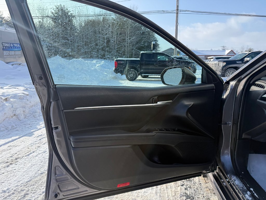 2020 Toyota Camry Hybrid SE, keyless entry, backup camera, Bluetooth in COLDBROOK, Nova Scotia - 7 - w1024h768px
