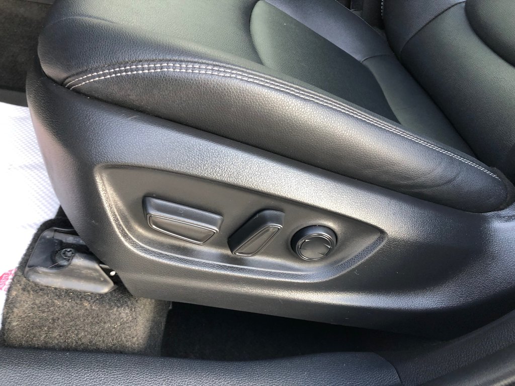 Toyota COROLLA CROSS XLE- Heated seats and steering wheel, Lane assist 2023 à Kentville, Nouvelle-Écosse - 19 - w1024h768px