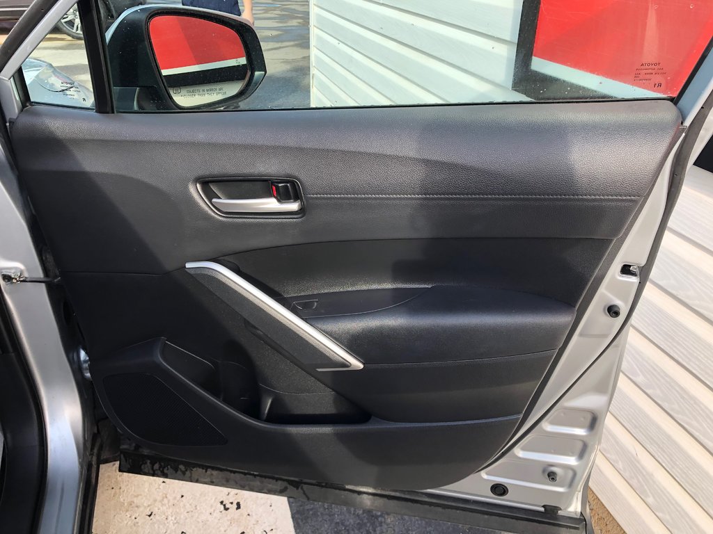 Toyota COROLLA CROSS XLE- Heated seats and steering wheel, Lane assist 2023 à Kentville, Nouvelle-Écosse - 25 - w1024h768px