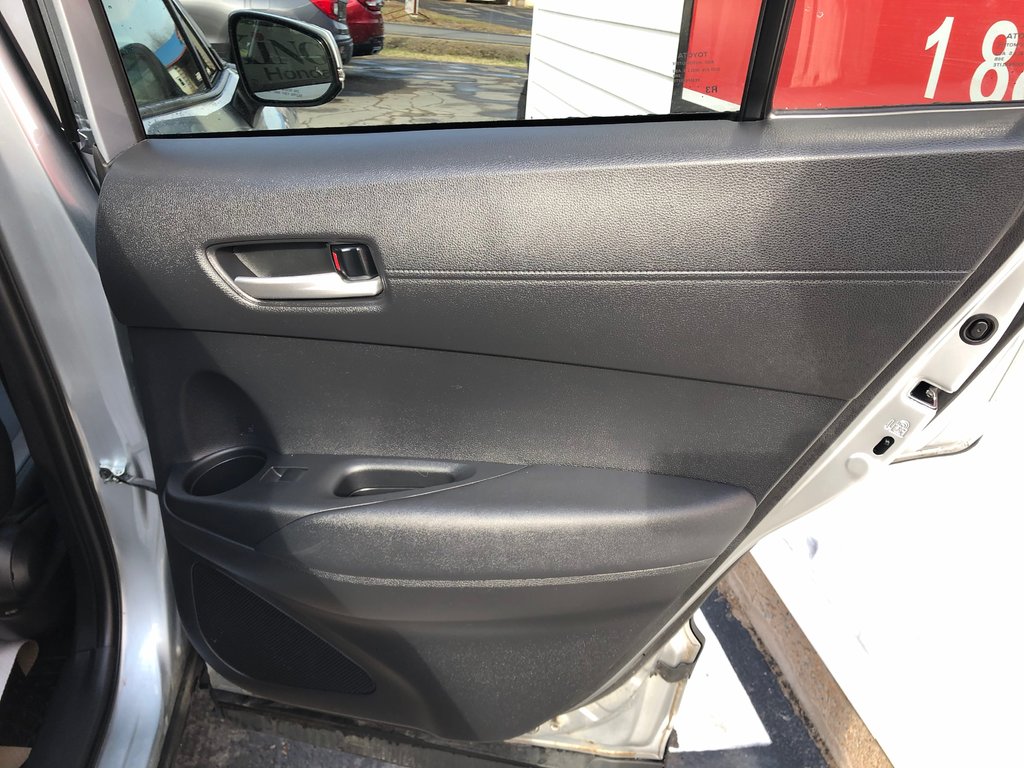 Toyota COROLLA CROSS XLE- Heated seats and steering wheel, Lane assist 2023 à Kentville, Nouvelle-Écosse - 24 - w1024h768px