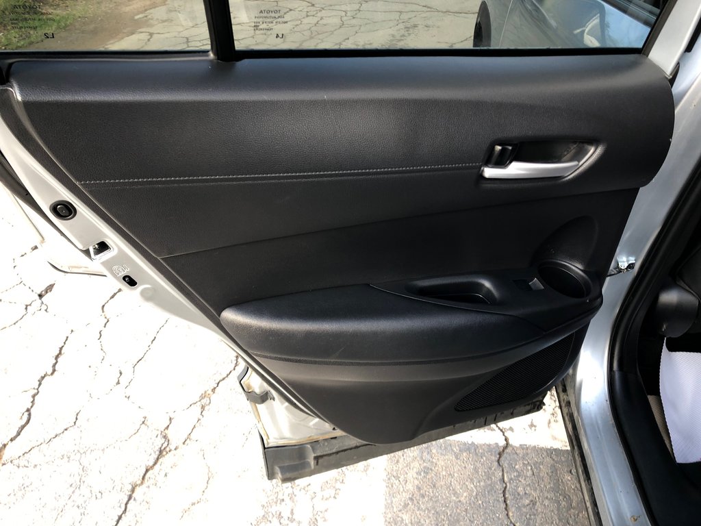 Toyota COROLLA CROSS XLE- Heated seats and steering wheel, Lane assist 2023 à Kentville, Nouvelle-Écosse - 22 - w1024h768px